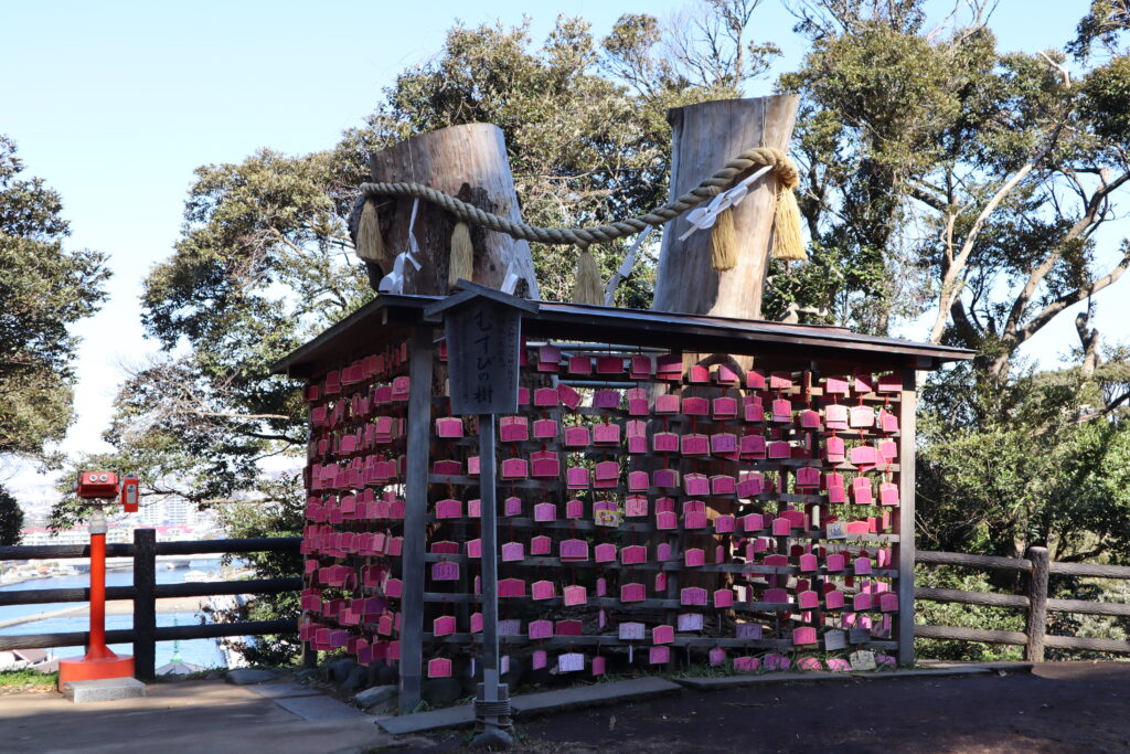 江島神社の御朱印と御朱印帳 縁結びと縁切りのパワースポットも紹介 神社ガイド